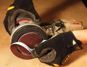 The Craftsman Professional Vibrafree random-orbit sander features a pair of uniquely designed counter-balance pads that always move in opposite directions to each other. This keeps vibration to a minimum for easier control and less user fatigue.