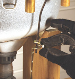18. Install the adjustable extension arm to the lift rod, which connects with a simple thumb screw.