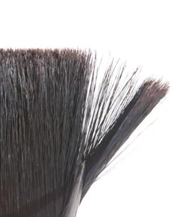 Flags are just visible on some tips on this Chinexbristle brush. On synthetic-bristle brushes “flags” are added to the tips to simulate the ragged ends of natural bristle, so the brush holds more paint and releases it without brush marks.