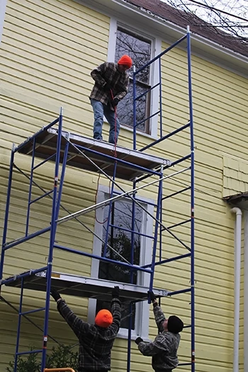 It's easiest to assemble the scaffolding with one or more person, with the lower workers passing up panels one at a time. 