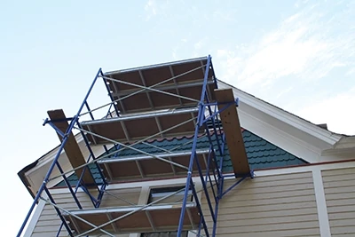 Side brackets accomplish the same work-surface extension on the sides of the scaffolding. 