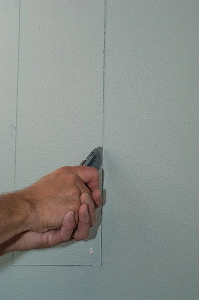 glass box use utility knife to score the drywall face