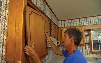 If you have several doors of different sizes, label the doors to make them easy to identify for replacement. 