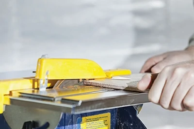 Wet saws use diamond-tipped cutting wheels to remove ceramic and stone material with great precision and minimal heat buildup. Picture © alexeys/123rf