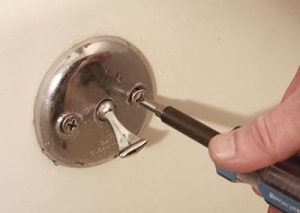 How To Fix A Leaking Bathtub Overflow Drain - A DIY Guide