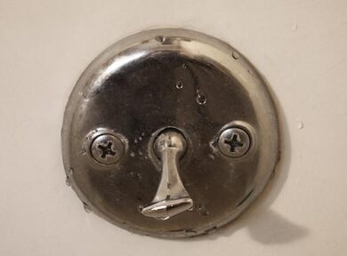 How To Fix A Leaking Bathtub Overflow Drain - A DIY Guide