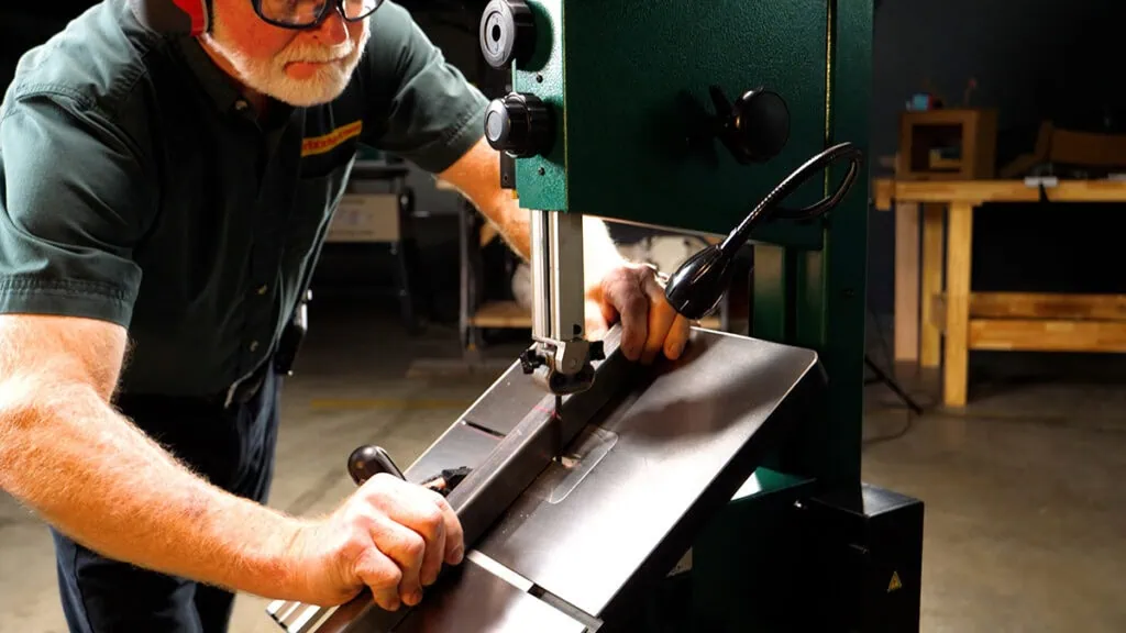 Grizzly Industrial 10" Vertical Metal-Cutting Bandsaw 