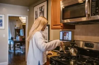 Above stove microwave