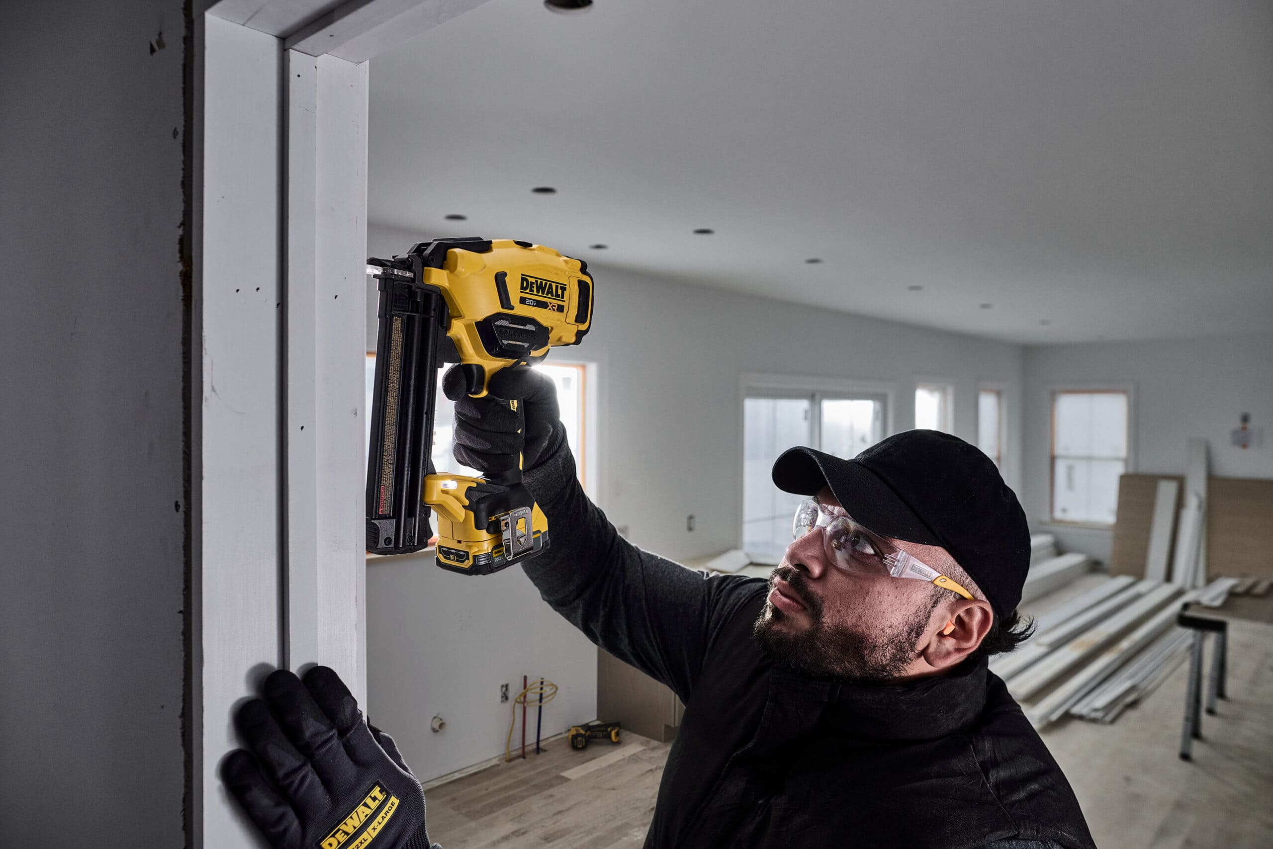 DEWALT® 20V MAX* XR cordless 18ga brad nailer
