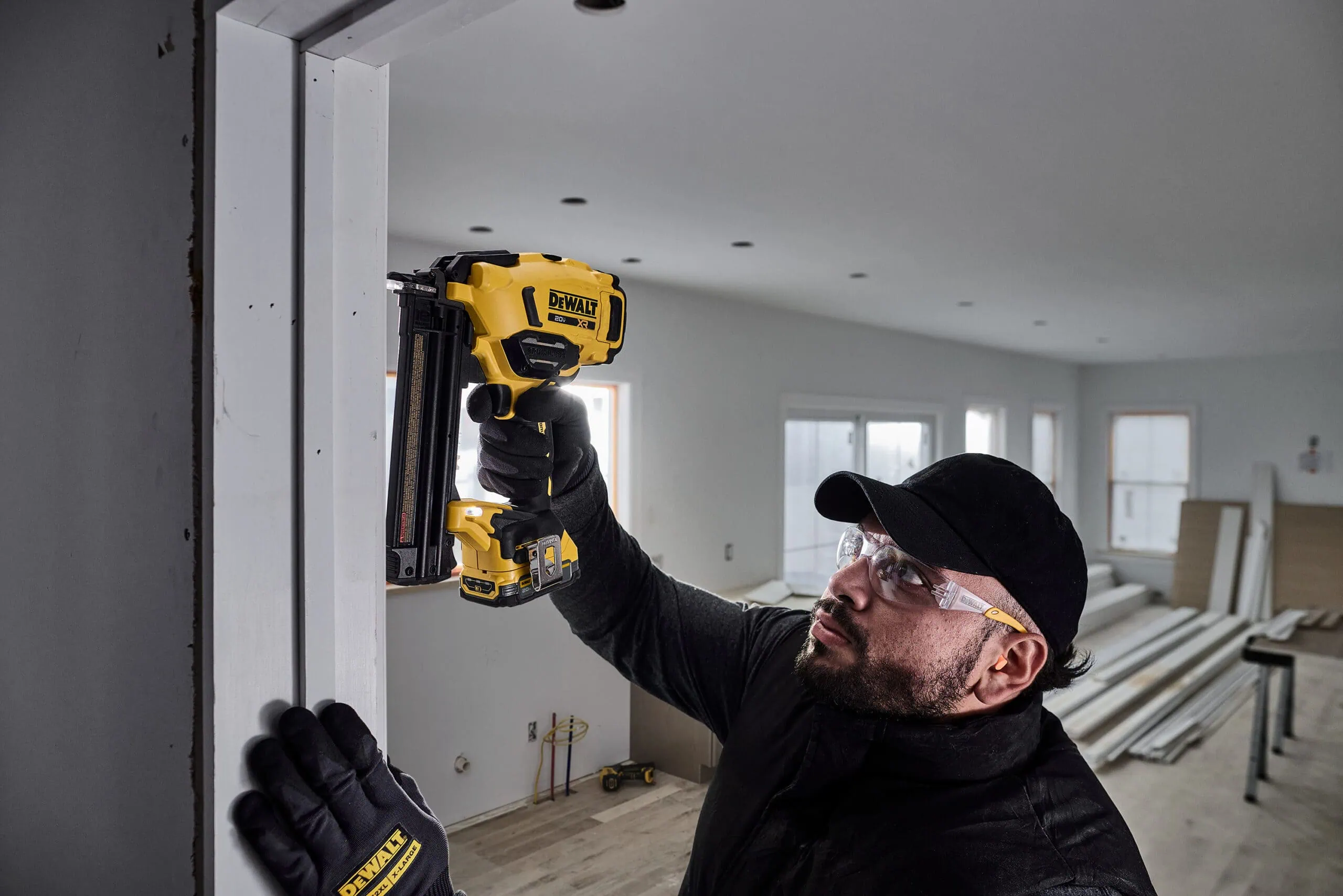 DEWALT® 20V MAX* XR cordless 18ga brad nailer